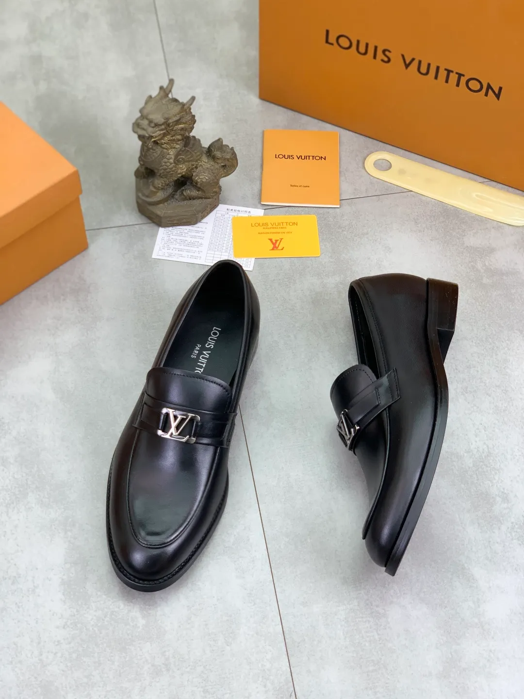 Men's Men's Shoes 💰P420 [New Style] 💰Yangli💎💎💎[Louis Vuitton] LV high-end men's formal business leather shoes, original order 1:1! Original imported calfskin, original metal buckle, imported sheepskin lining for feet, original outsole, men's shoe size: 39-45 (38.46 customized) black optional
